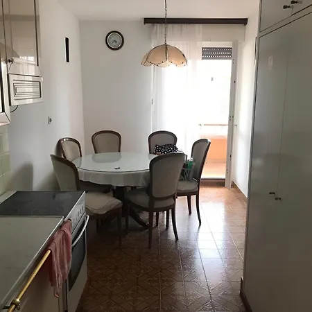 Apartment Spacious Budget Split